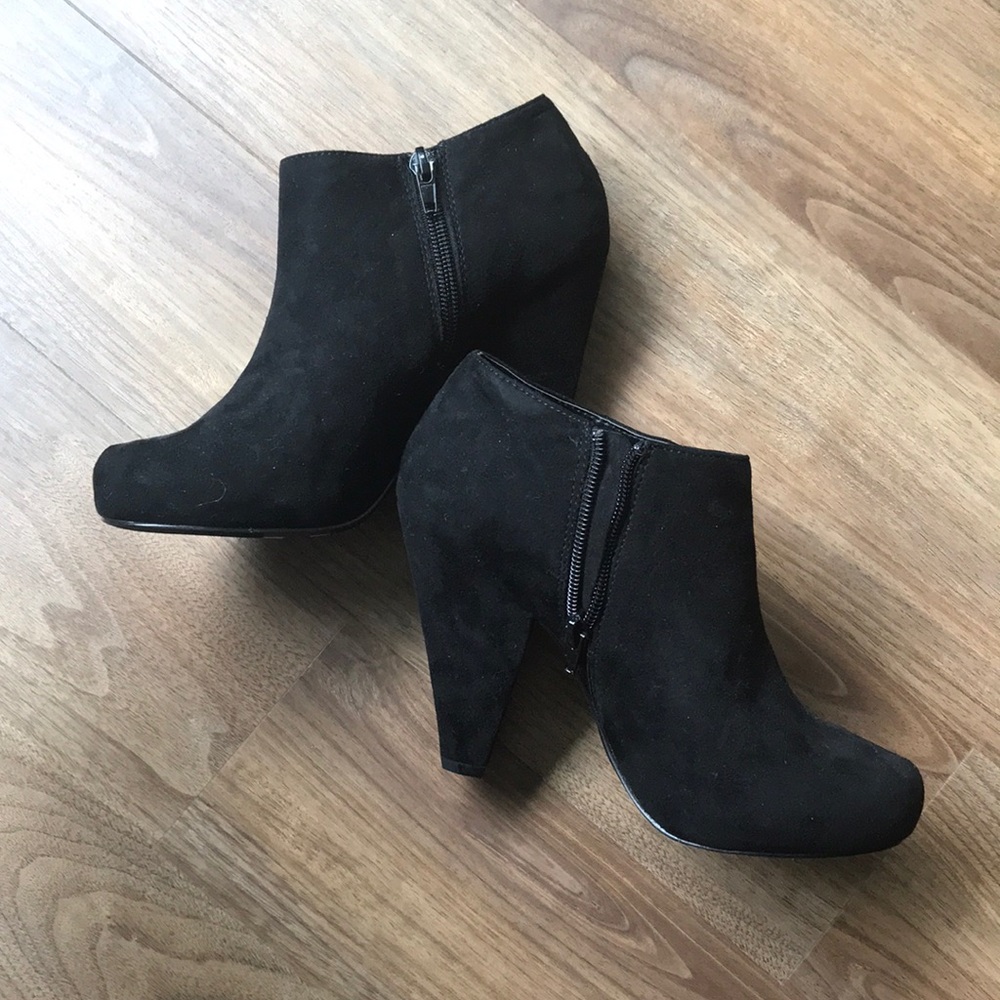 Mix No 6 - black booties